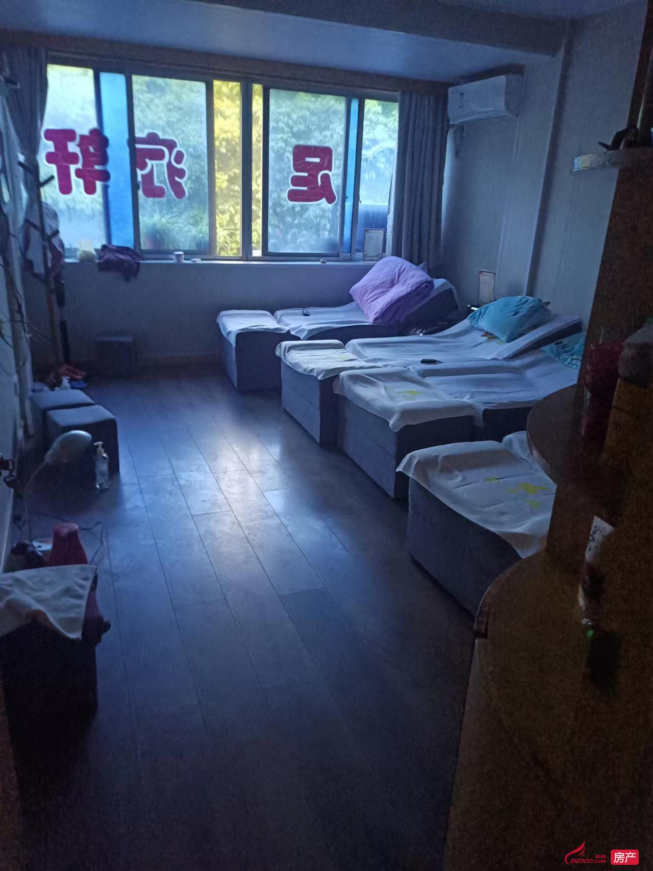 曲园小区沿街商铺1-3层共159平 另送1层 139.8万 买来就收租