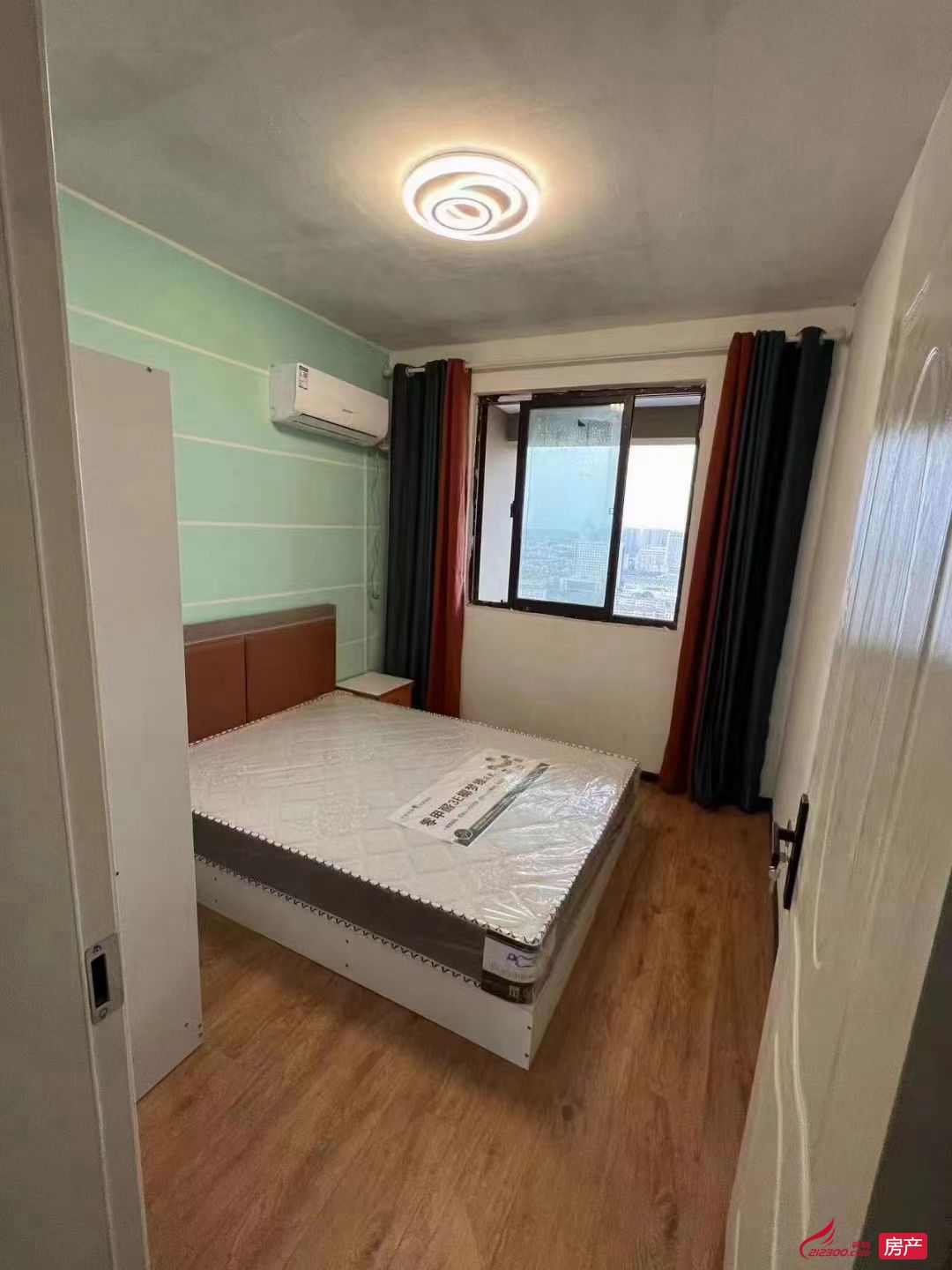 汇金天地 单间出租 共用卫生间 报价700/月 可押一付一看房打电话联系微信同号