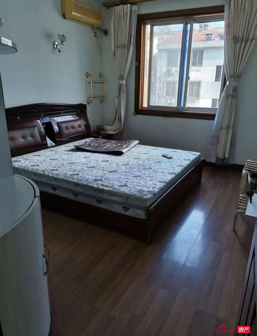 大桥东苑 4楼 两室两厅一卫拎包入住1500/月包物业 看房打电话联系微信同号
