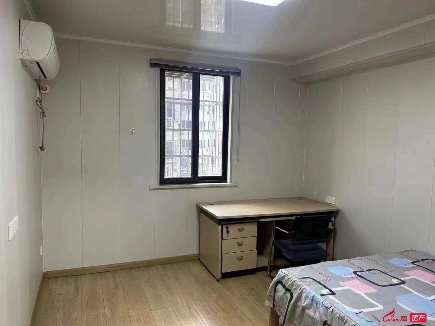 整租:钟发小区 迎春小区 3楼 三室两厅 新装修 设施齐全1700/月双阳台