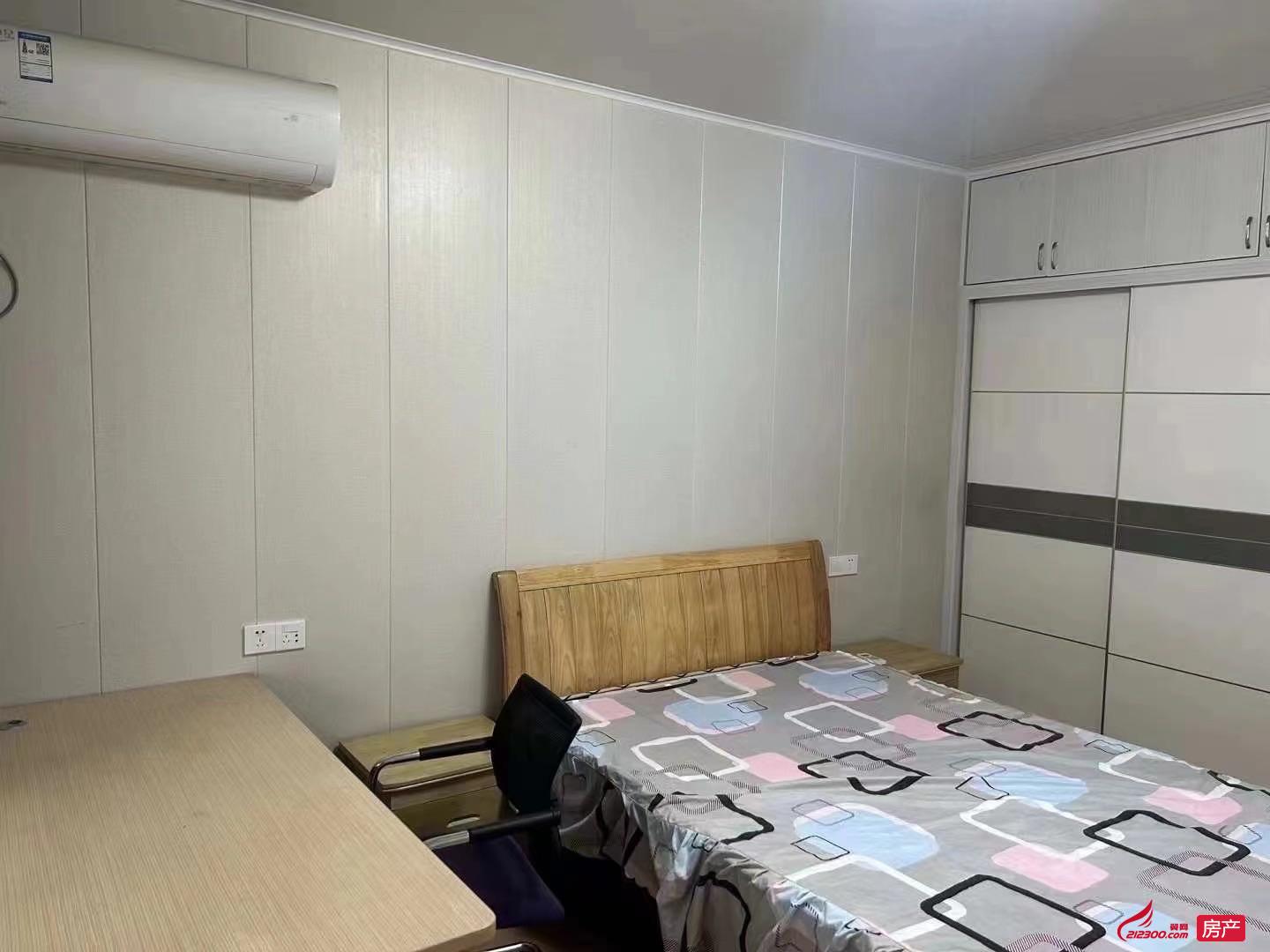 整租:钟发小区 迎春小区 3楼 三室两厅 新装修 设施齐全1700/月双阳台