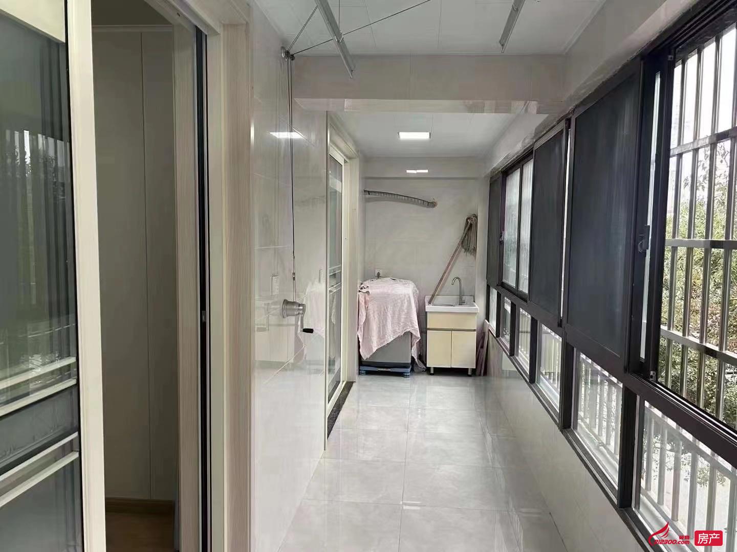 整租:钟发小区 迎春小区 3楼 三室两厅 新装修 设施齐全1700/月双阳台