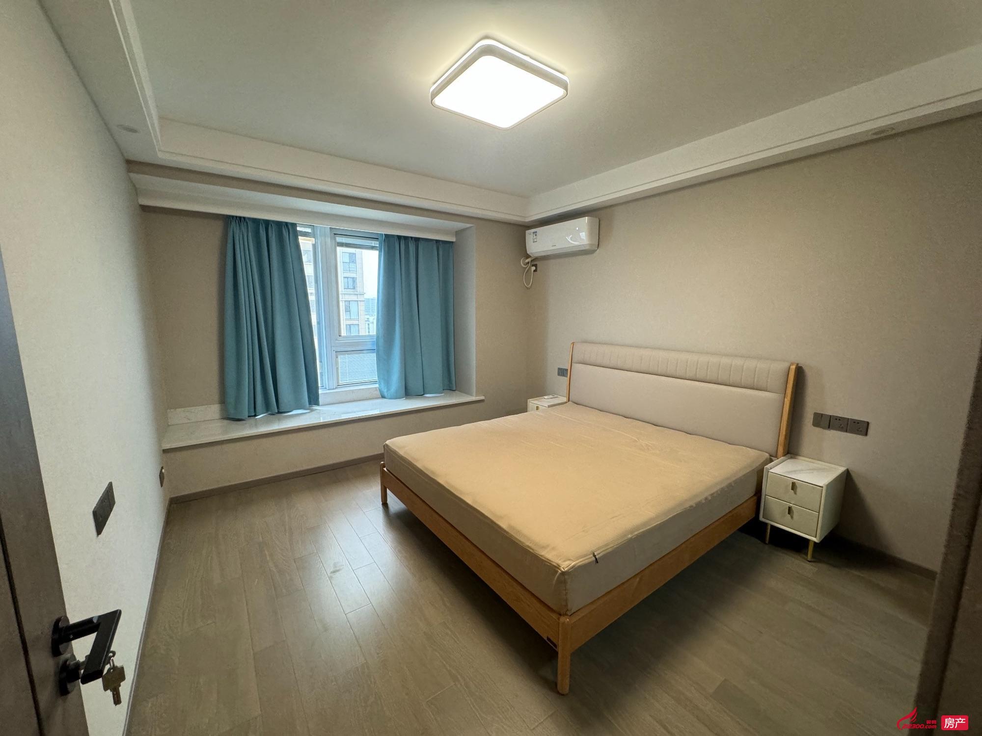 整租：中南君悦府95平 装修新 两室两厅两卫 设施齐全2500/月包物业