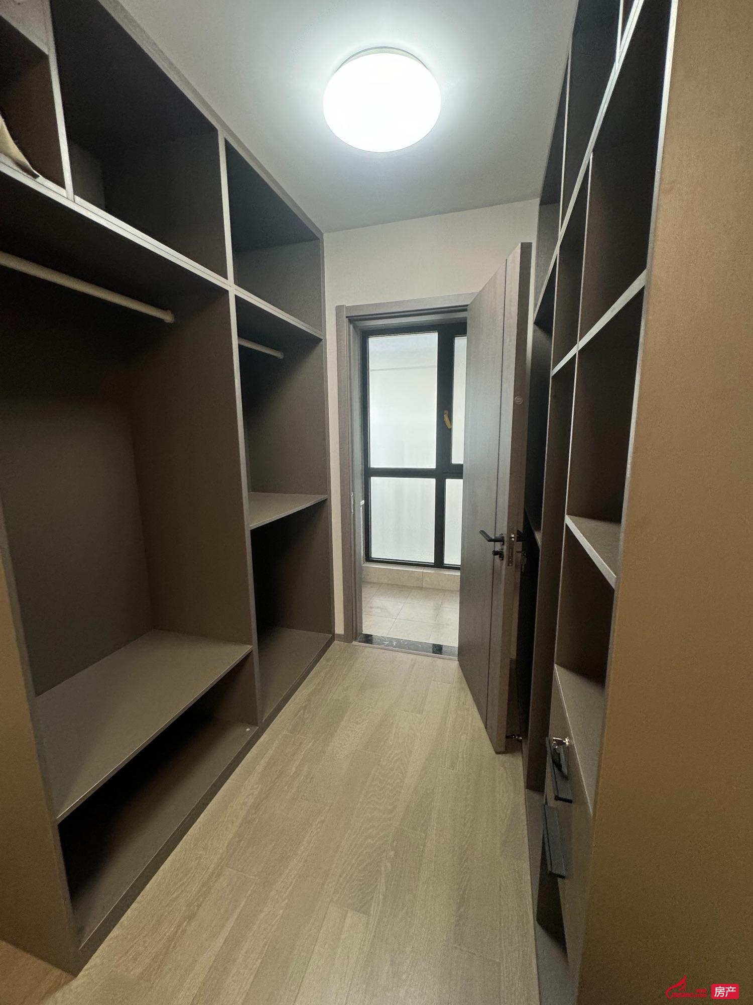 整租：中南君悦府95平 装修新 两室两厅两卫 设施齐全2500/月包物业